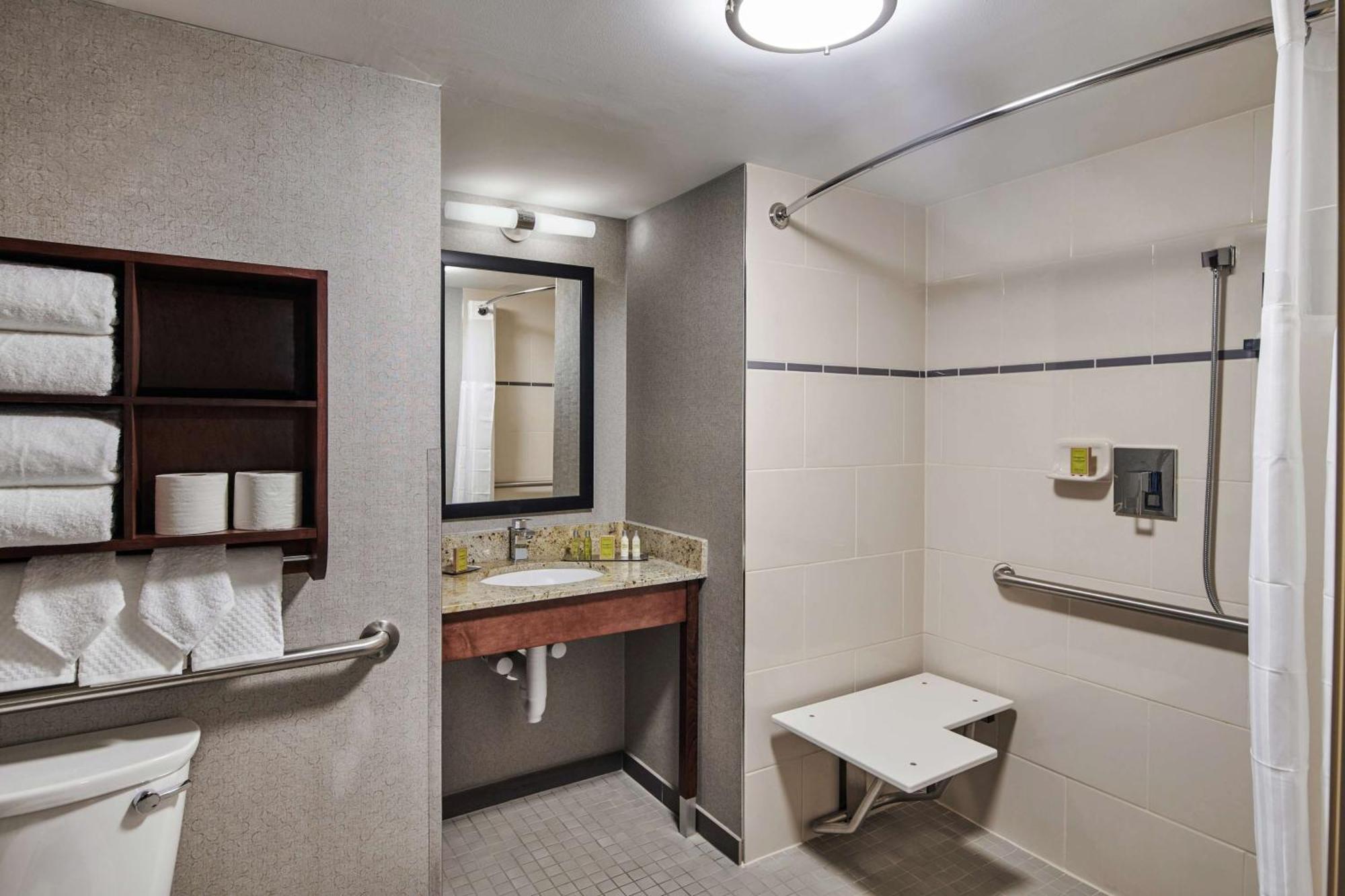 Doubletree By Hilton Raleigh Crabtree Valley Exterior foto
