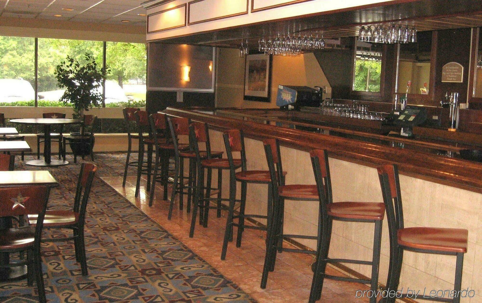 Doubletree By Hilton Raleigh Crabtree Valley Exterior foto
